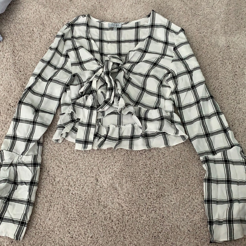 Long sleeve, tie, crop top